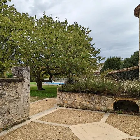 Avec Piscine Chauffee, Jacuzzi Et Jardin Prive - Fr-1-653-156 * Charras