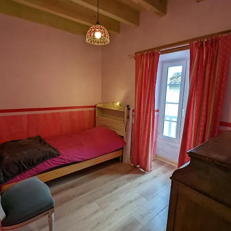 Avec Piscine Chauffee, Jacuzzi Et Jardin Prive - Fr-1-653-156 Charras