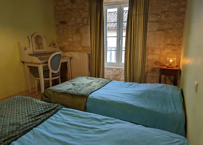 Avec Piscine Chauffee, Jacuzzi Et Jardin Prive - Fr-1-653-156 * Charras