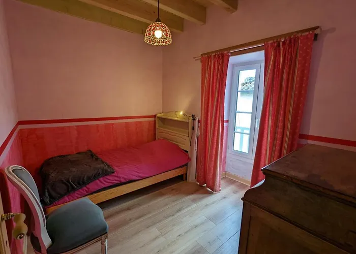 Avec Piscine Chauffee, Jacuzzi Et Jardin Prive - Fr-1-653-156 Charras