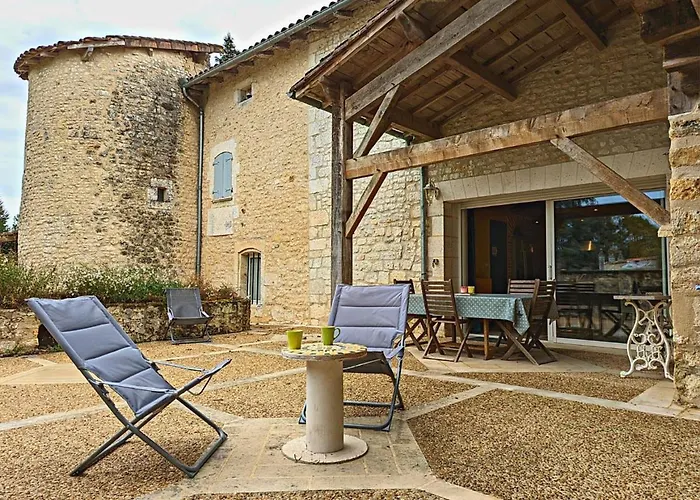 Avec Piscine Chauffee, Jacuzzi Et Jardin Prive - Fr-1-653-156 Charras